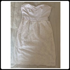 BEBE Strapless Satin & Lace dress with pockets size Small - White